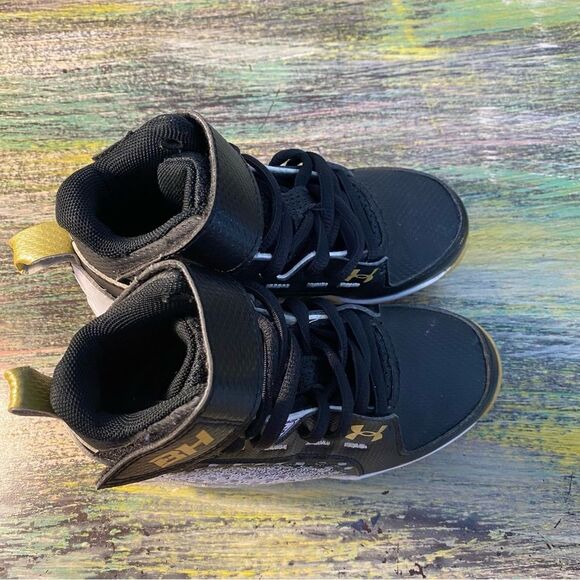 Under Armour Black and Gold Cleats with Sporty Design - Picture 6 of 8